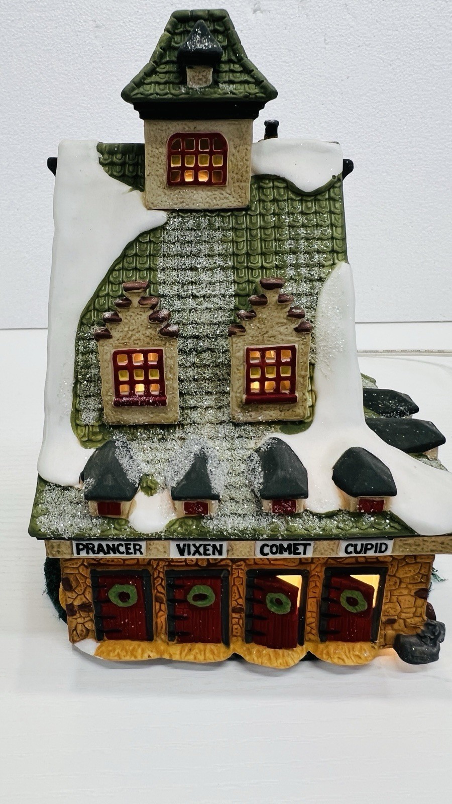 Dept 56 North Pole Series “ Reindeer Barn” Retired 1990 Excellent Condition !
