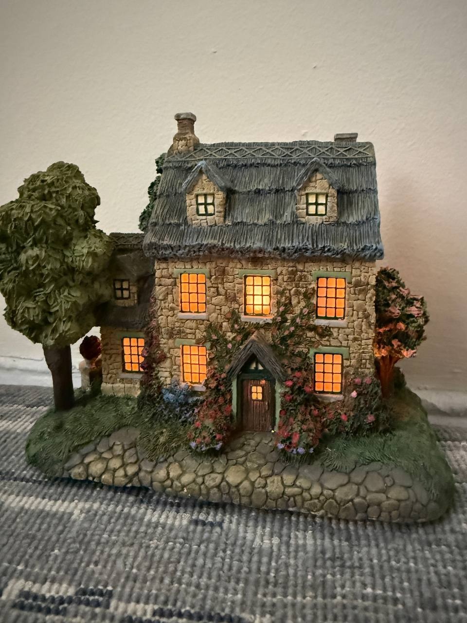 Thomas Kinkade Hawthorne Village Lamplight Village 6 Pc Lighted House Set COA