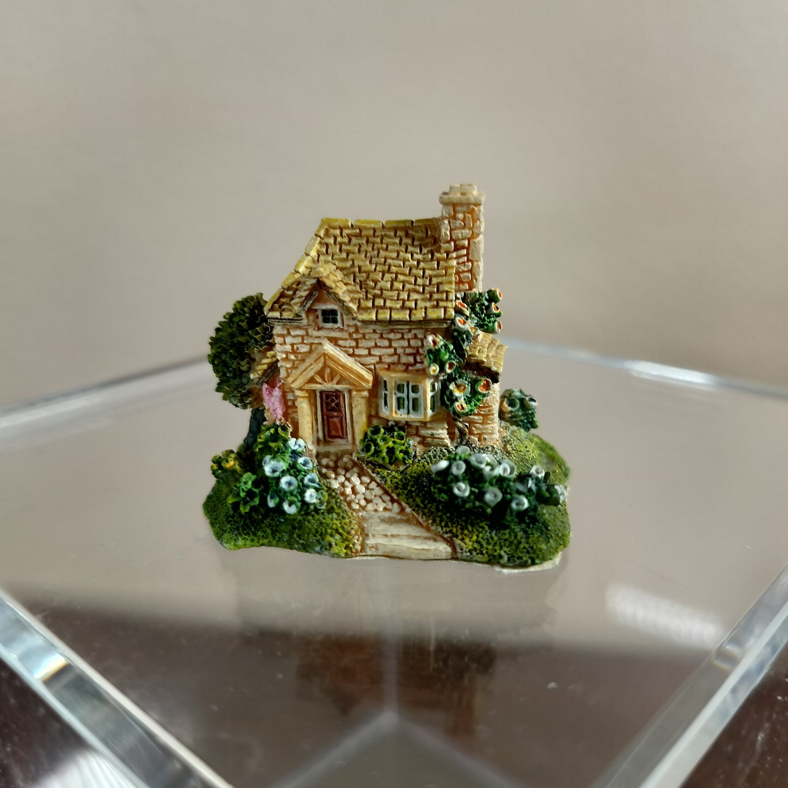 Miniature Cottage House Figurine 1.5-in High, 1.75-in Long, 1.25-in Wide