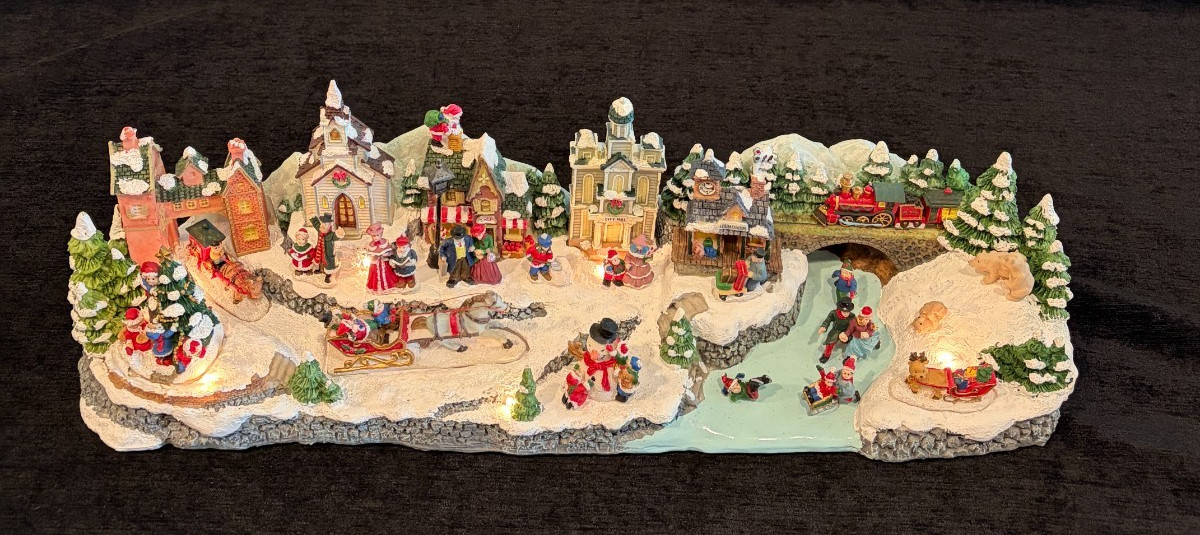 Vintage Mini CHRISTMAS Village One Piece Lighted Resin ~ Great for Apartment