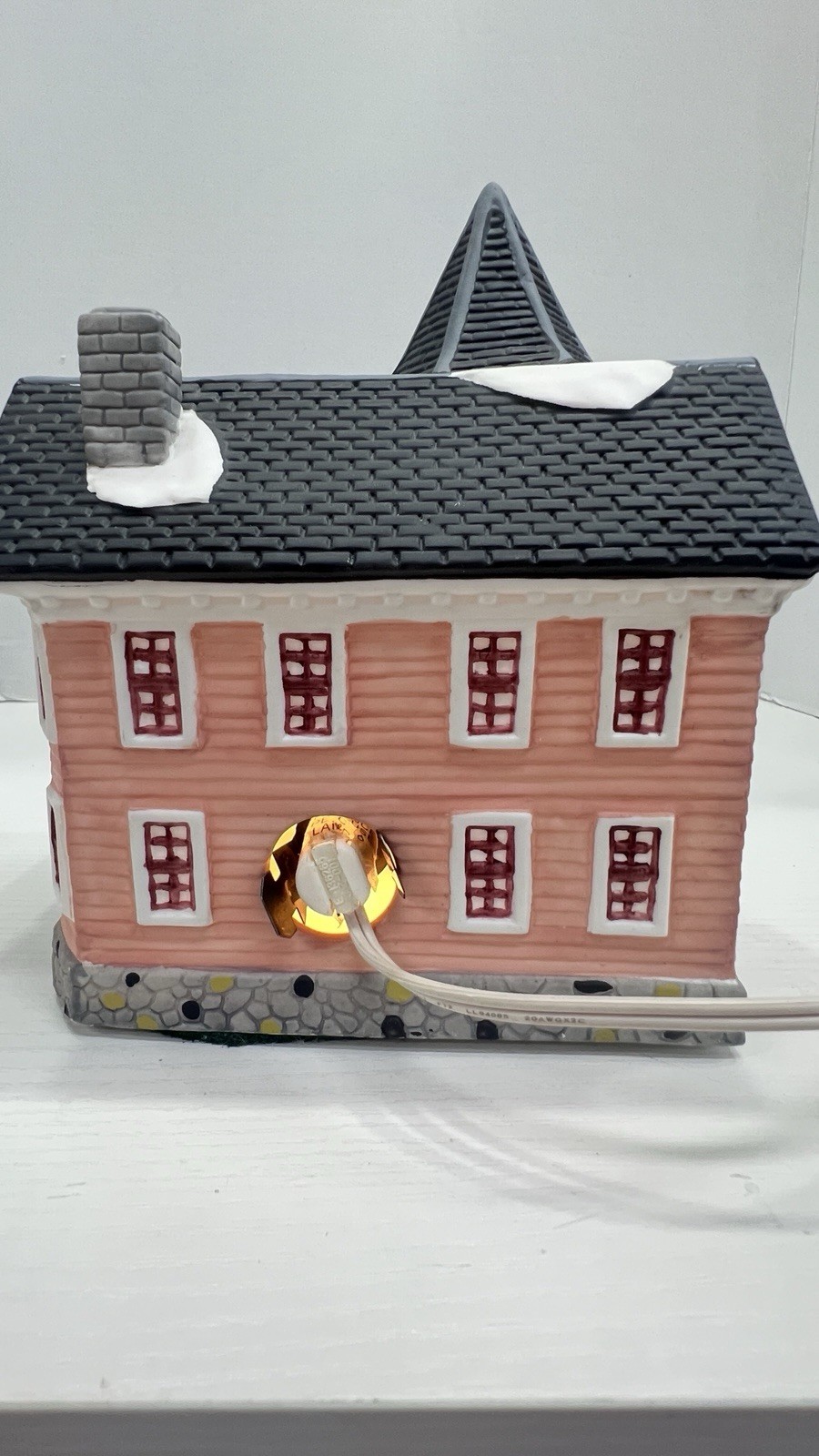 Heartland Valley Village “Pink Lady Farmhouse” Lighted House With Cord Excellent