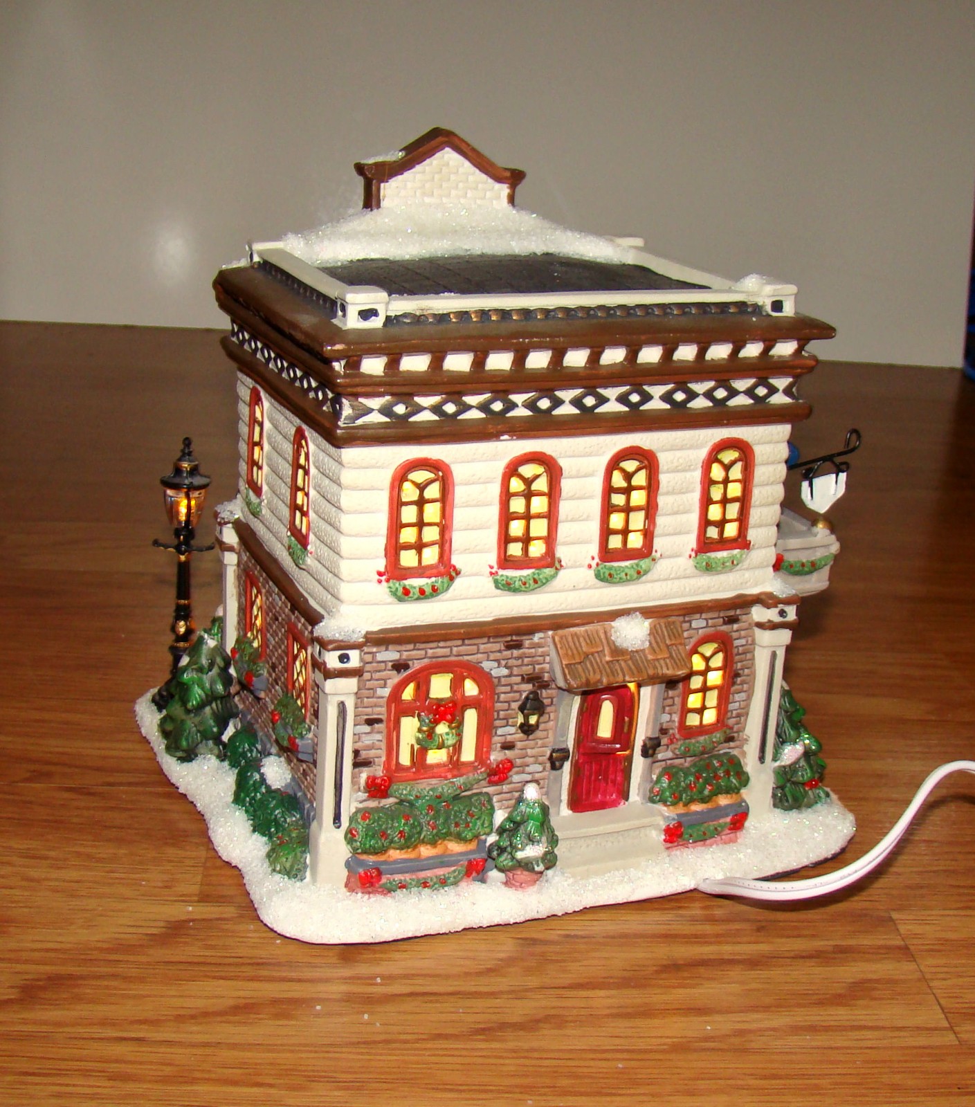 2005 St. Nicholas Square Village KRINGLE’S COFFEE SHOP & CAFE, Lighted