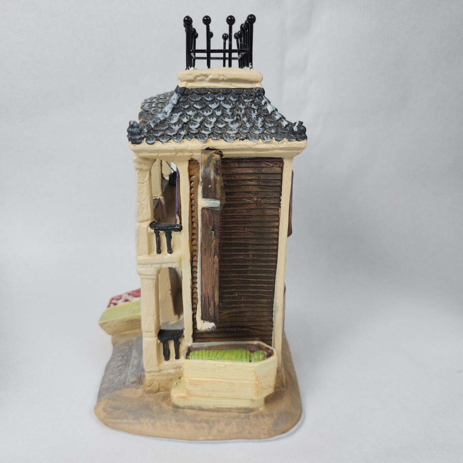 Holiday Inspirations Howie Berry Funeral Home Susan Winget 2013 W/Light *READ*