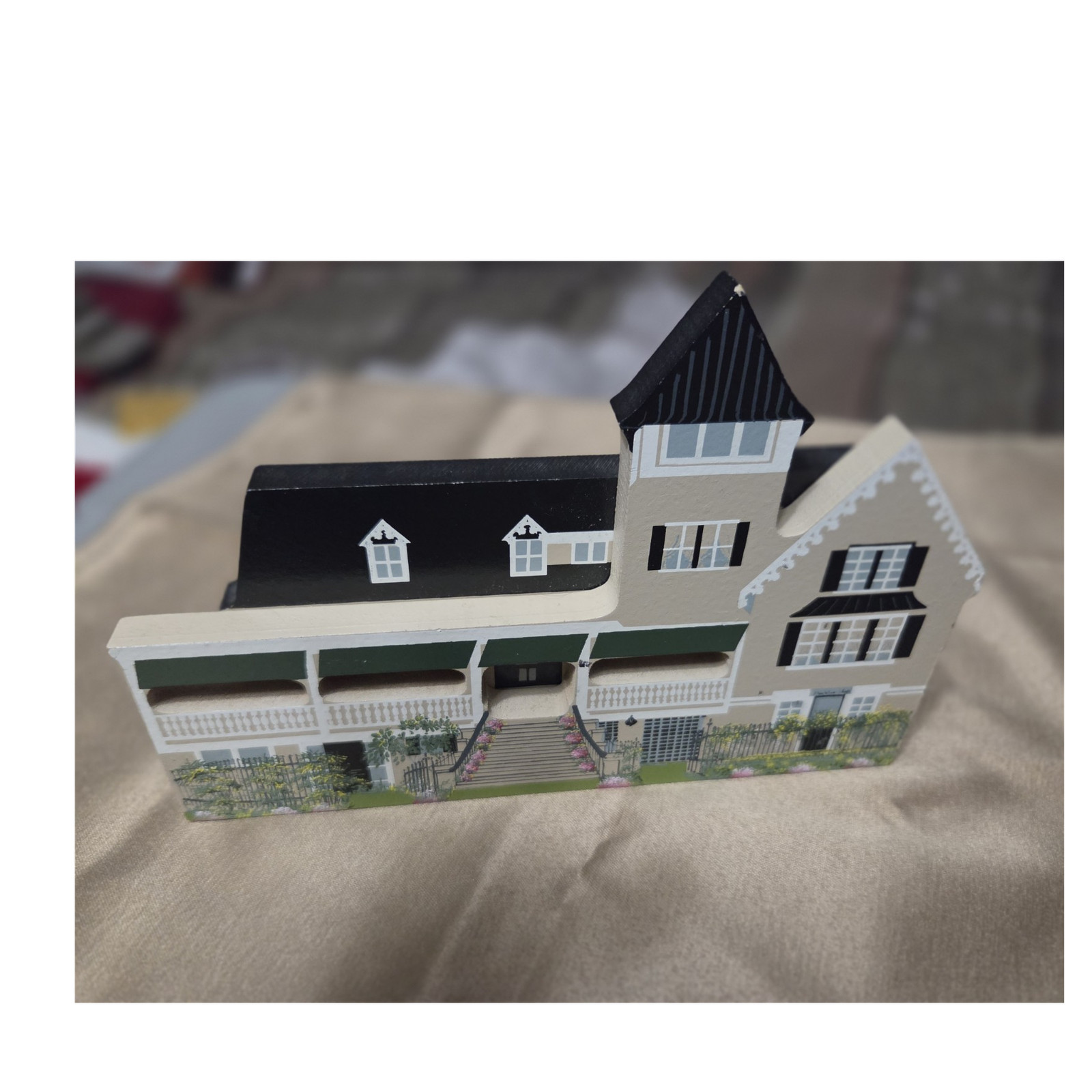 Shalia Magnolia Plantation Charleston Painted Wood Collectible House 1991