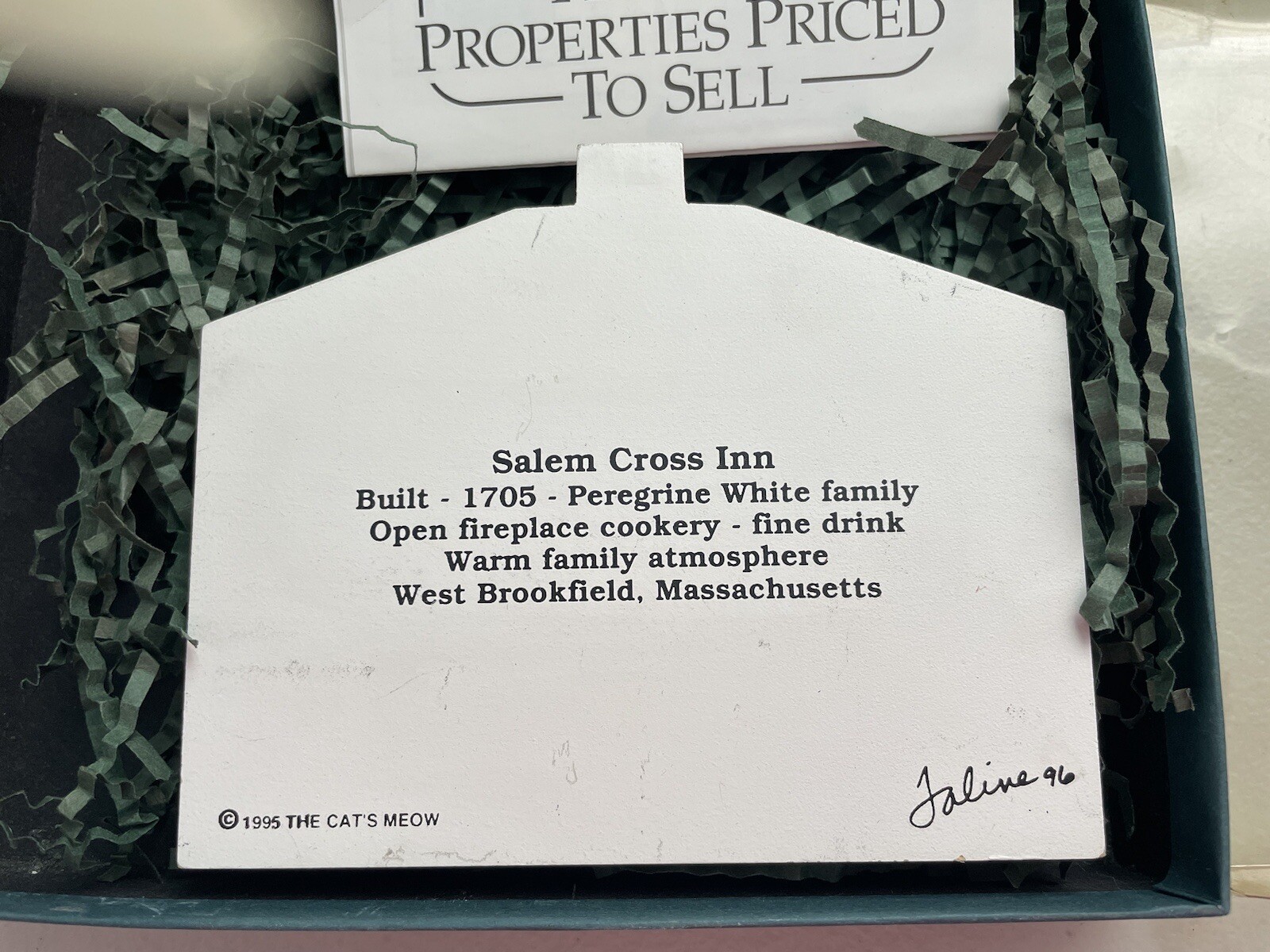 Shelia’s Collectables The Cat’s Meow Salem Cross Inn With Box 1995