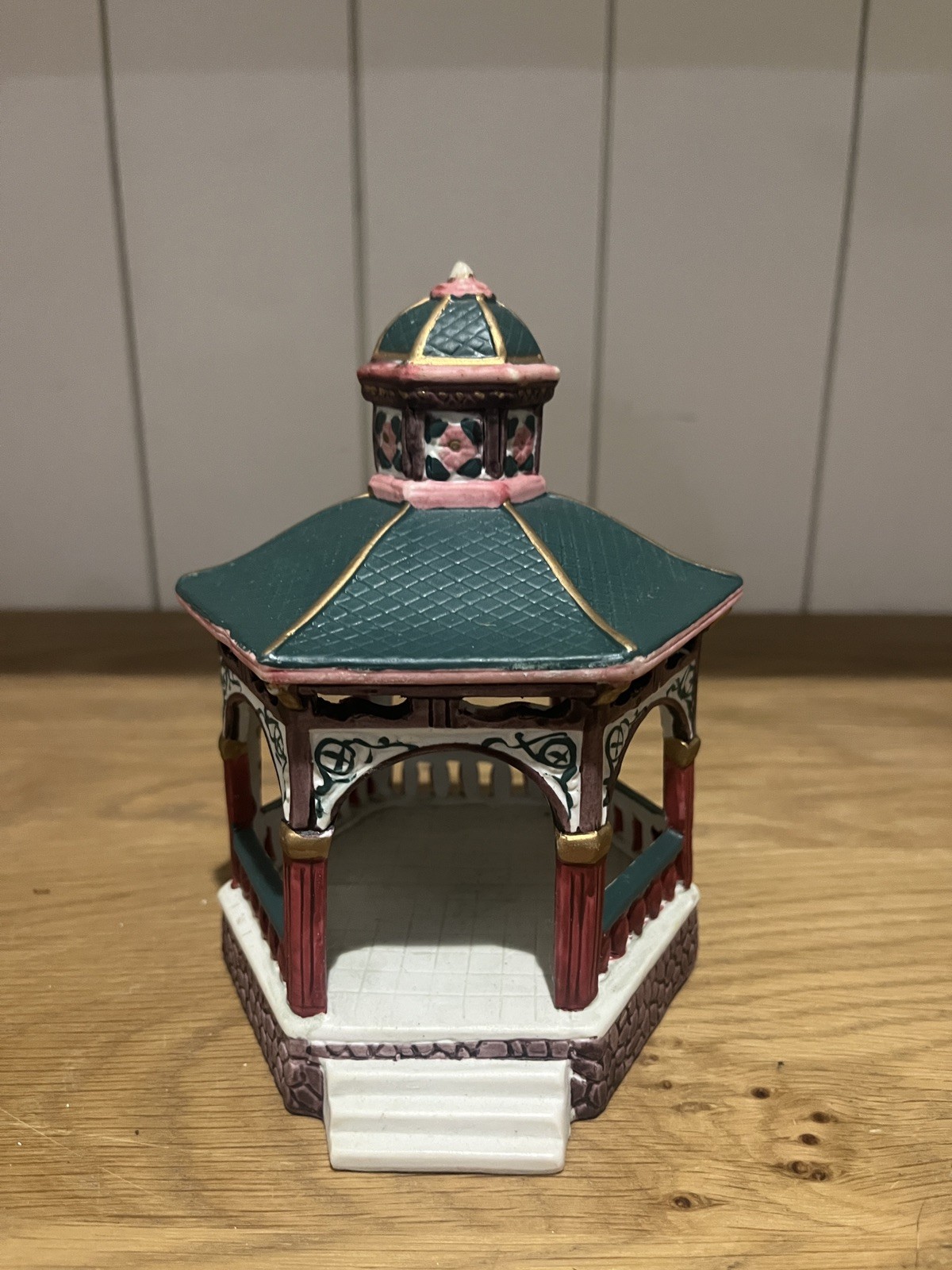 Lemax Hand-Painted Ceramic Gazebo Figurine Vintage 1998 Holiday Village Decor