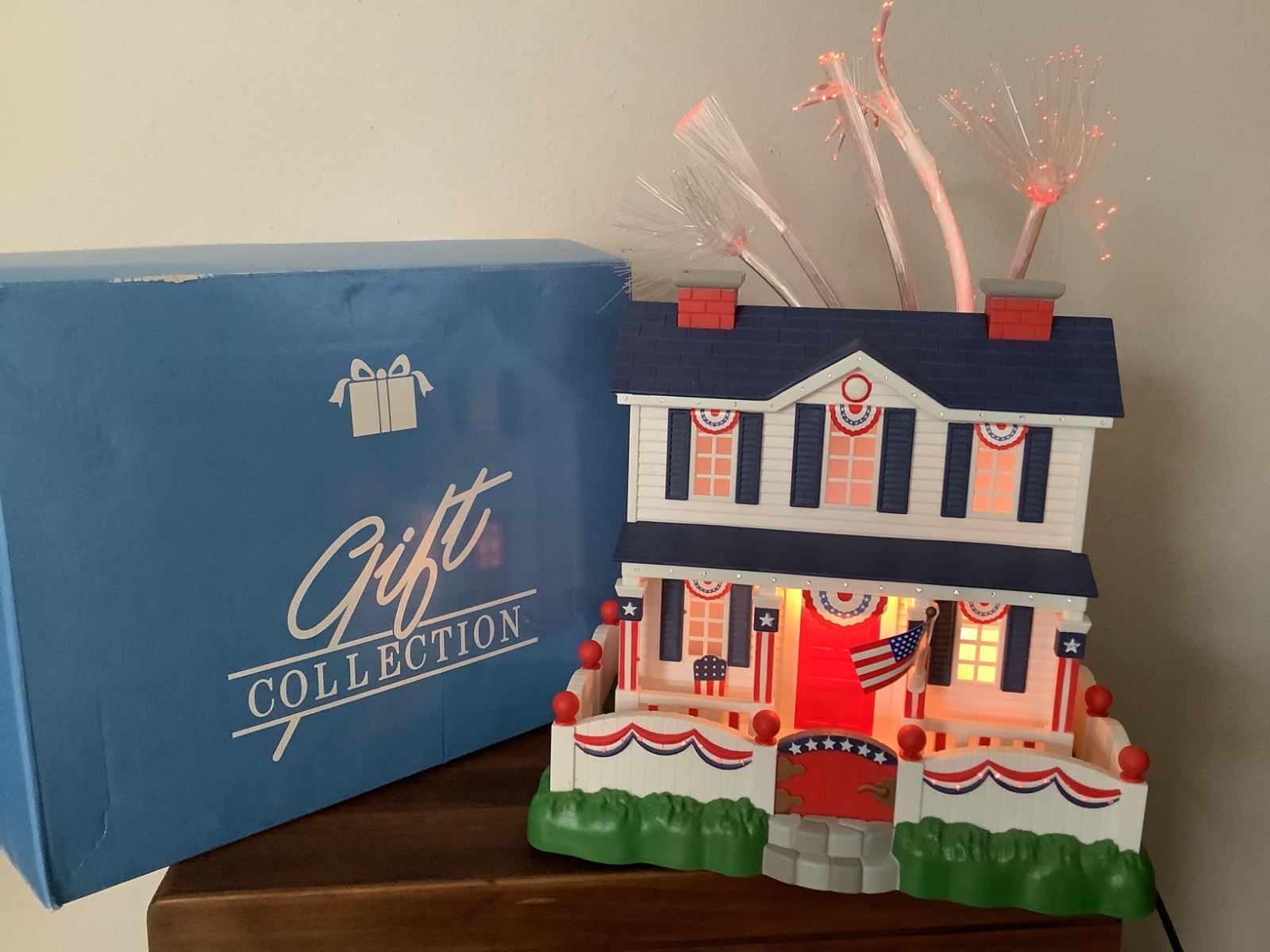 Vintage Patriotic Lighted Fiber Optic House 4th of July Avon 2003 Works