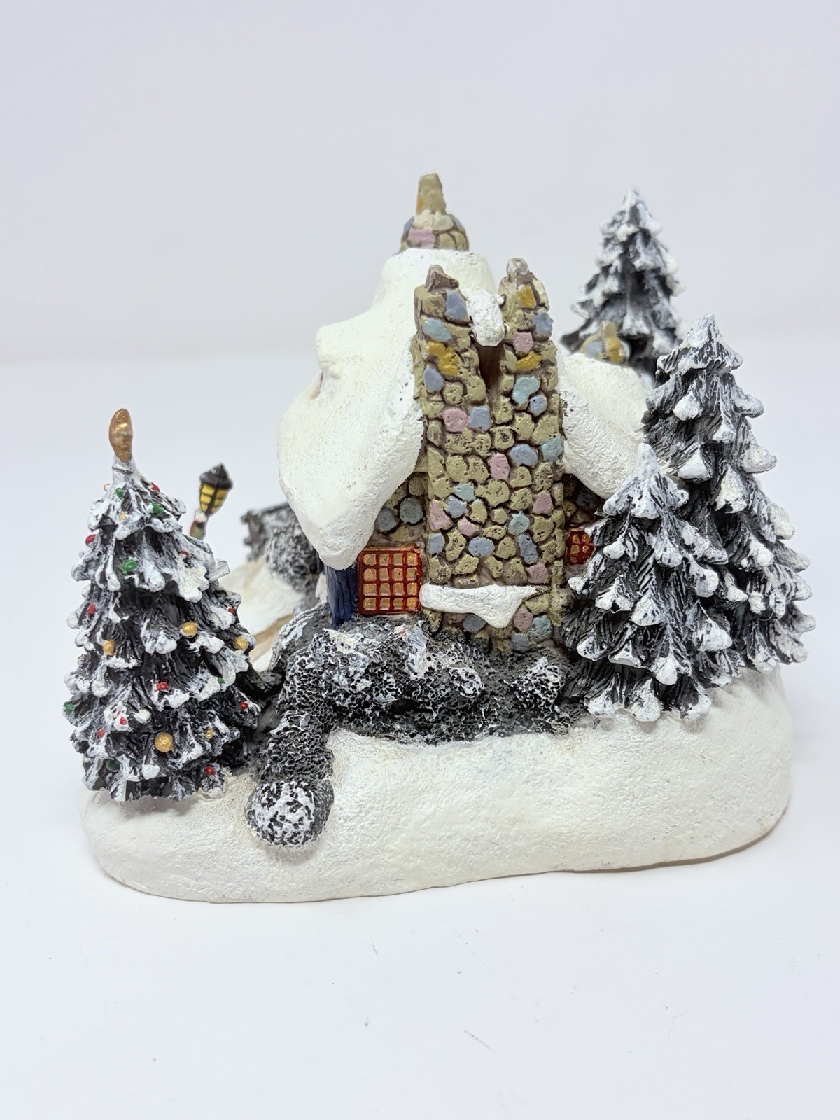 Thomas Kinkade Stonehearth Hutch Light Up Christmas Village House