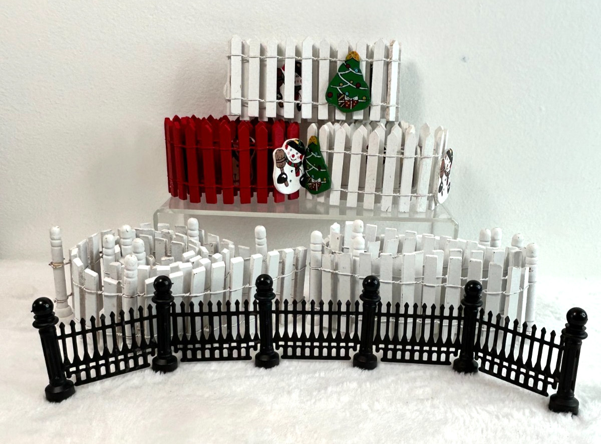Christmas Village Fence Accessories Lot Red White Black Lot of 6 X7