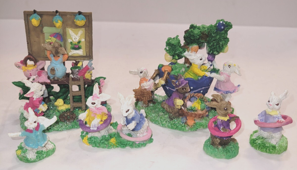 Jellybean Junction Easter Bunny Village 2005 Bunny Painter Bunny in Egg + 4 Figs