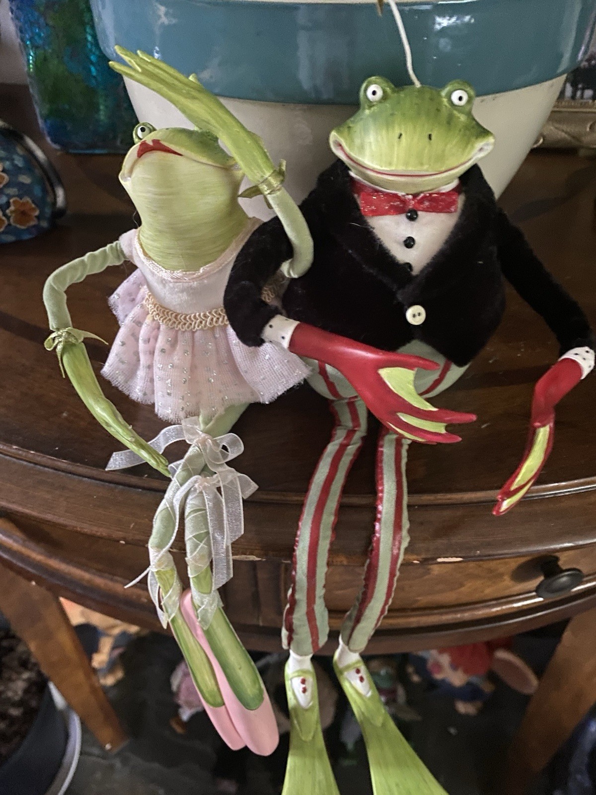 Department 56 Snow Village Toads Frogs with Original Box
