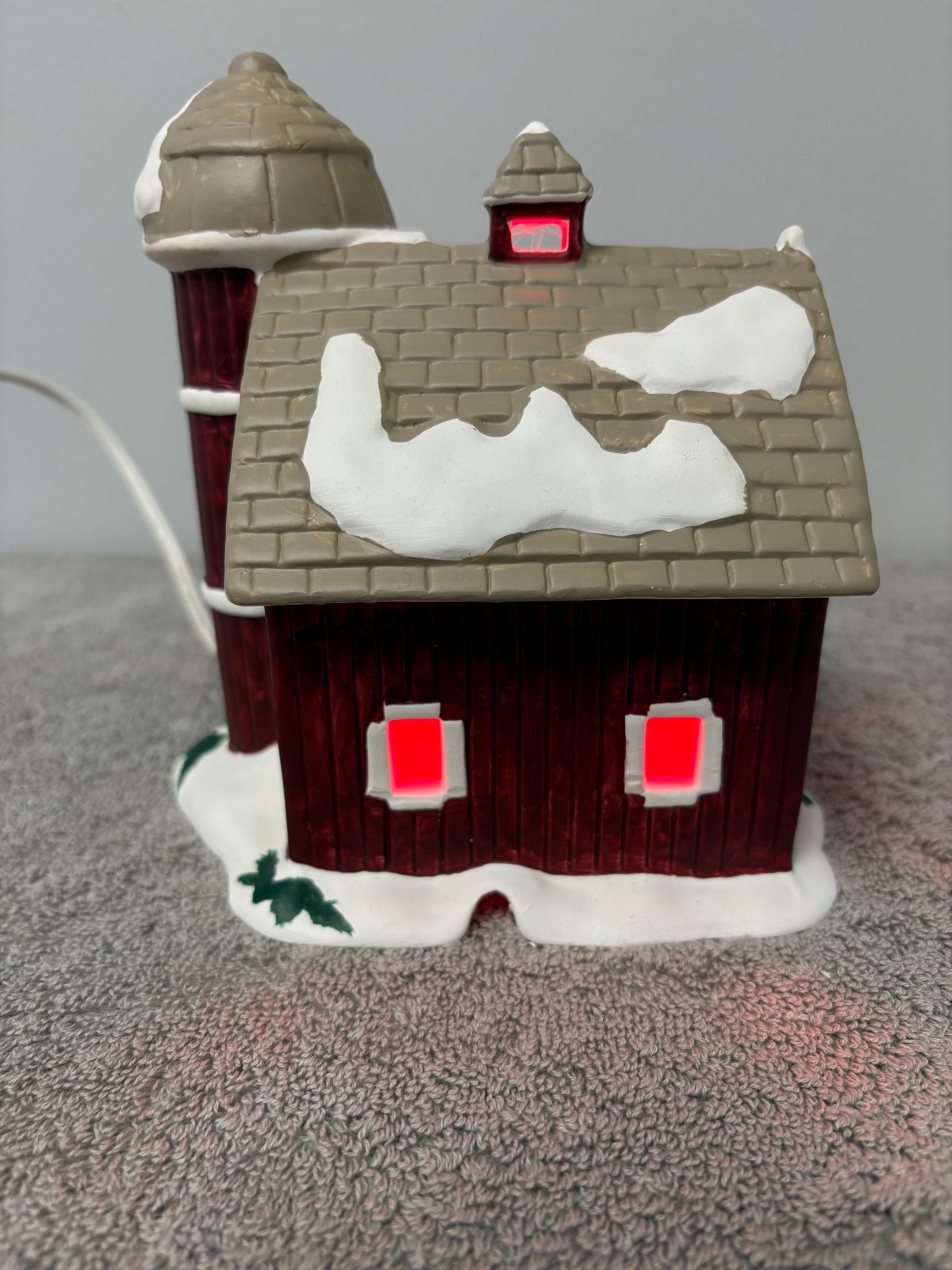 Pacific Rim Electric Ceramic Madison Barn w/box & Light Cord. #1914