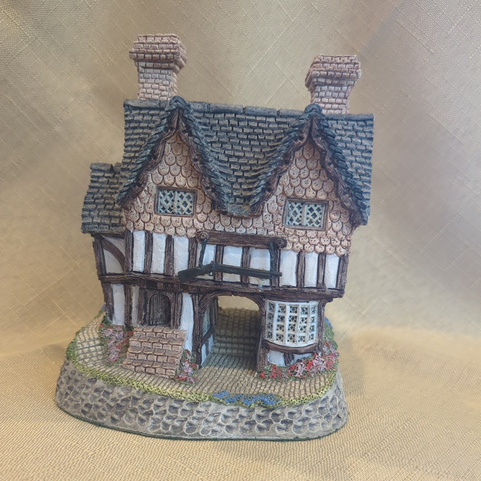 David Winter Cottages Gunsmiths Cottage 010 The Midlands Collection 1987