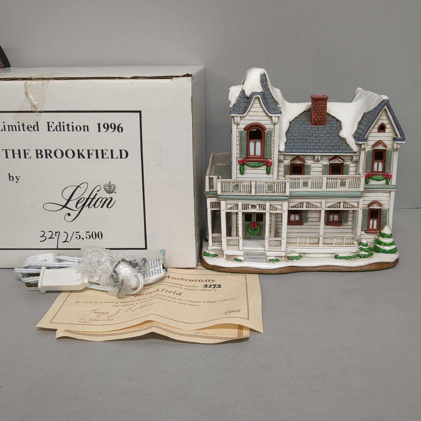 Lefton Limited Edition 1996 Colonial Village The Brookfield Christmas House FLAW