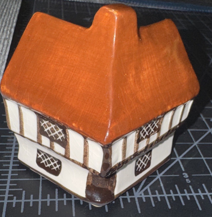 Vintage Suffolk Cottages Ceramic Miniature Corner Cottage Made In England