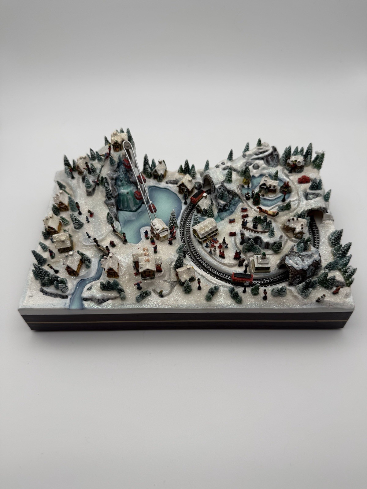 Thomas Kinkade Christmas Village Miniatures “Ski Resort” Hawthorne Village