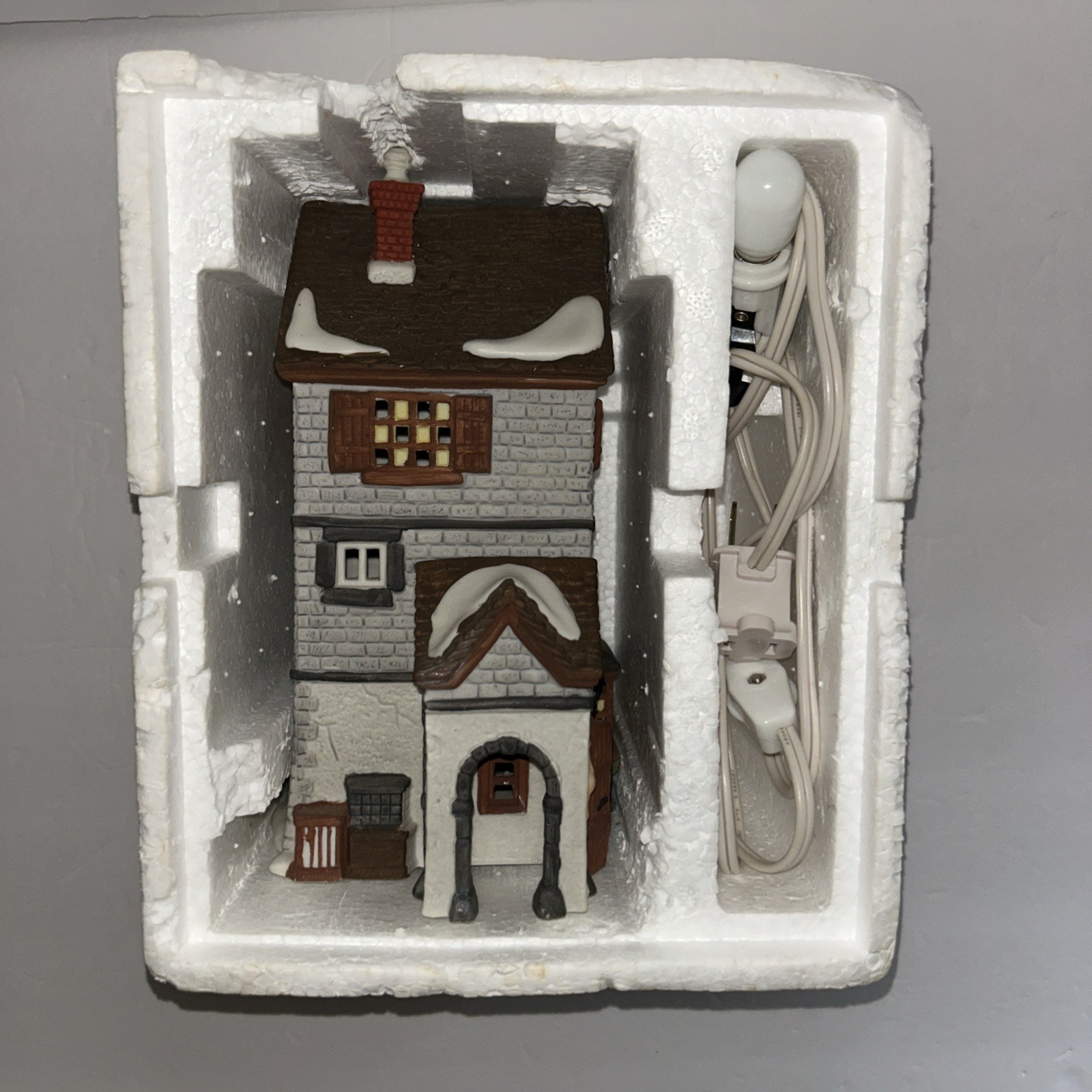 Dept 56 Dickens Village “Poulterer” House 1988 #59269 W/Box and Light Retired