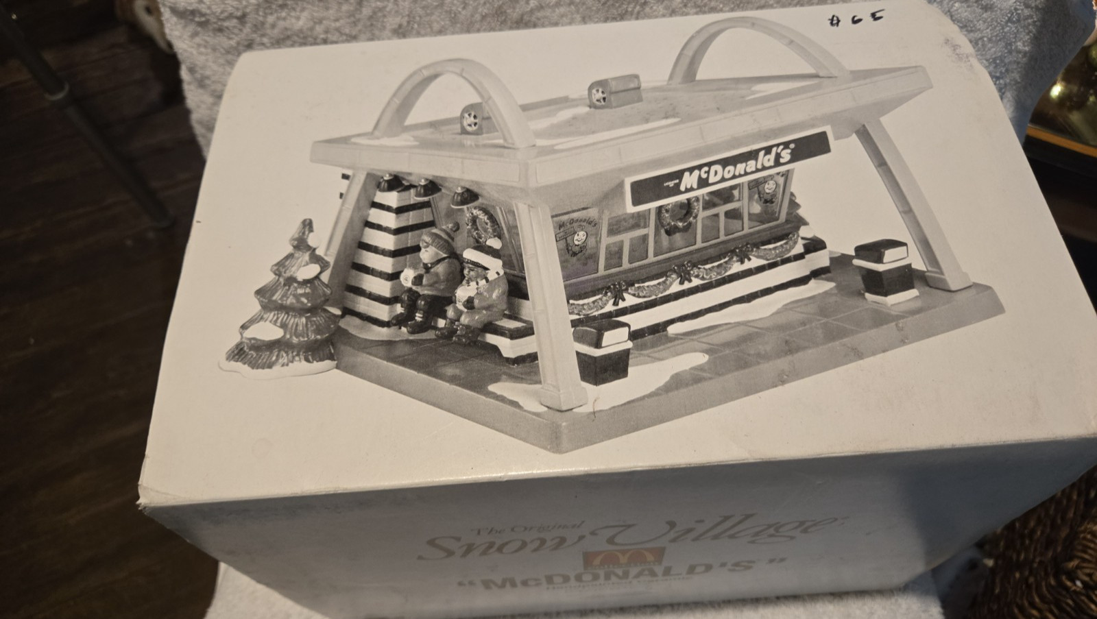 Dept 56 The Original Snow Village McDonald’s Ceramic Christmas Building 54914