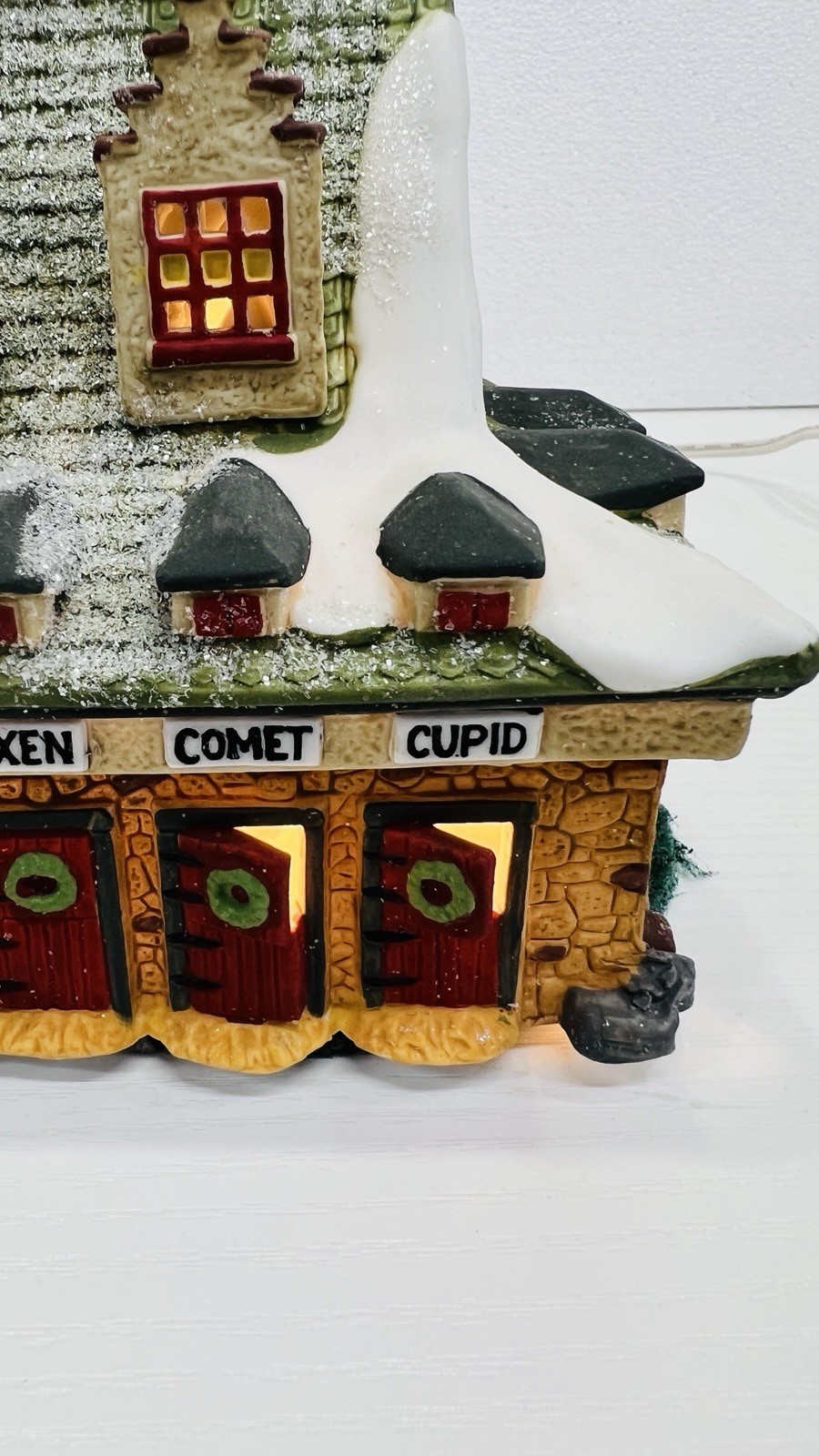 Dept 56 North Pole Series “ Reindeer Barn” Retired 1990 Excellent Condition !