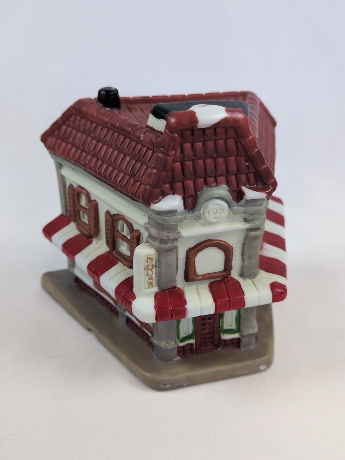 Santa’s Best Spirit of America Corner Store Christmas Village – Building Only
