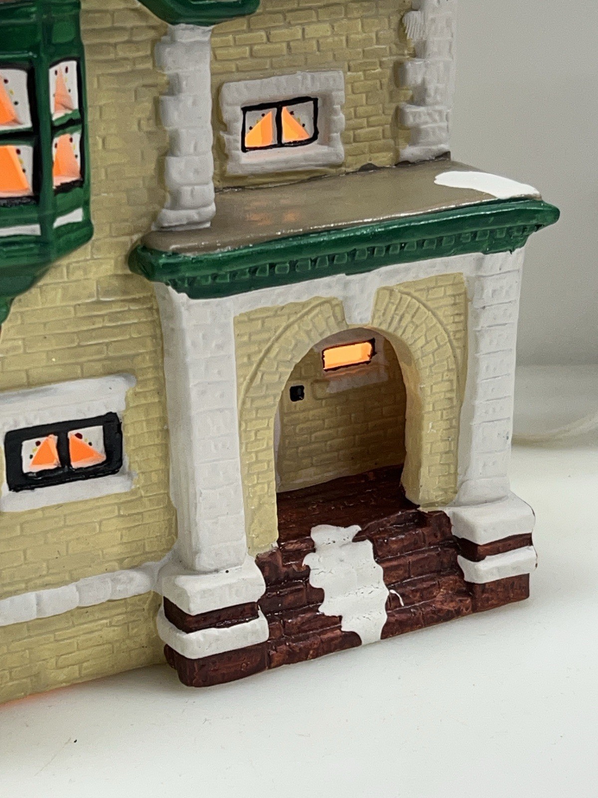 Yuletide Snow Hamlet Vintage 1989 # 740 Mint Cake Lighted House