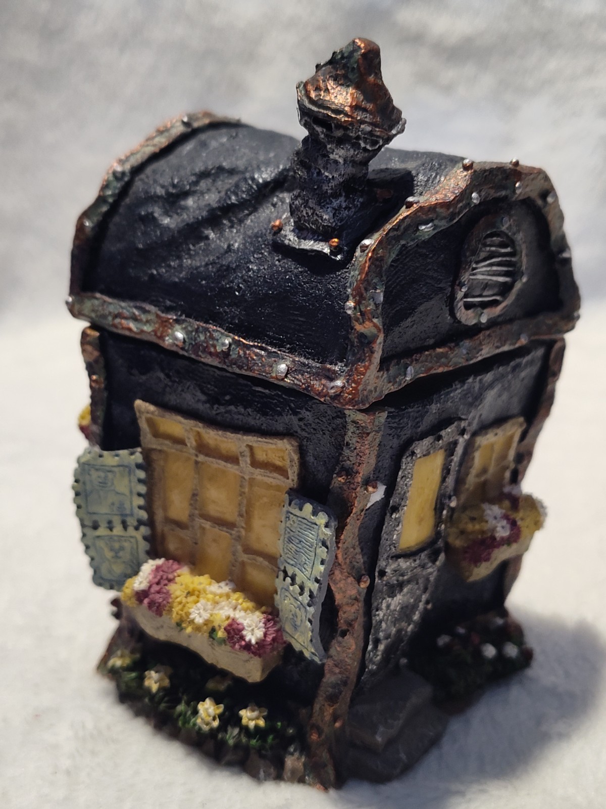 2003 Boyds Collection – Route 33 1/3 Village ‘Mr Posties Maildrop’