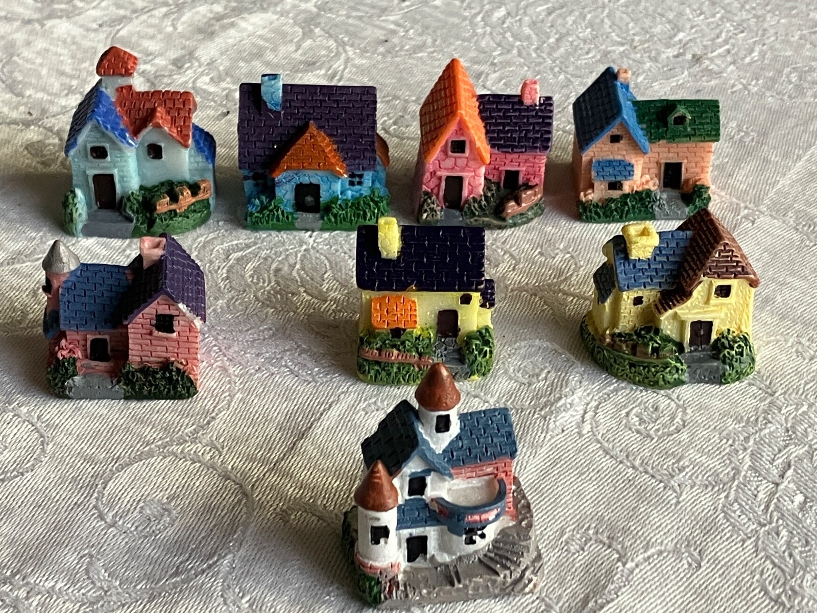 SET OF 8 MINIATURES RESIN COLORFUL HOUSE ORNAMENTS. NWOT