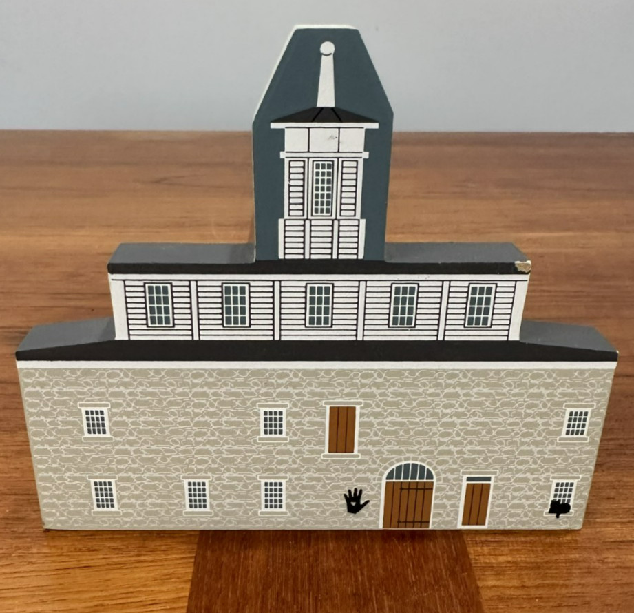 Cat’s Meow Village 1995 Shelf Sitter – Round Barn Shaker Village Series #4954