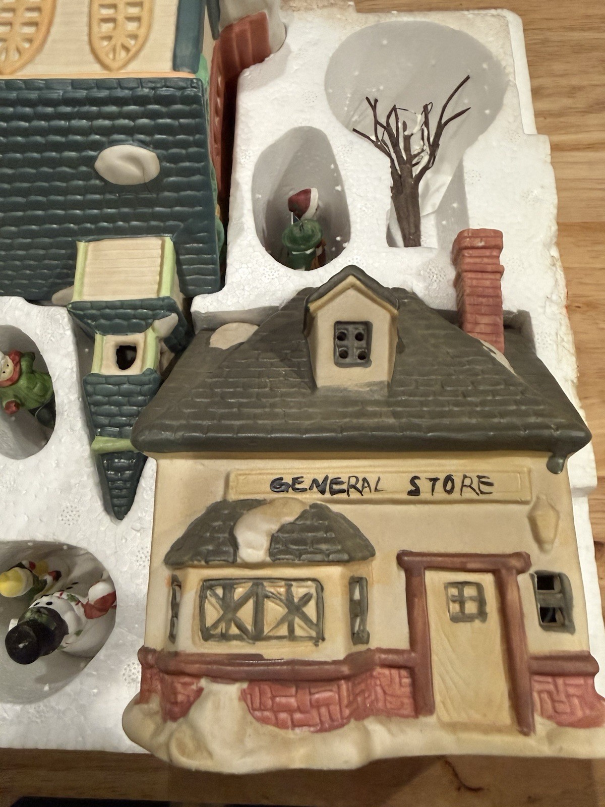 VTG Frank’s Nursery 12pc Lighted Porcelain Christmas Village Church Taiwan 90s