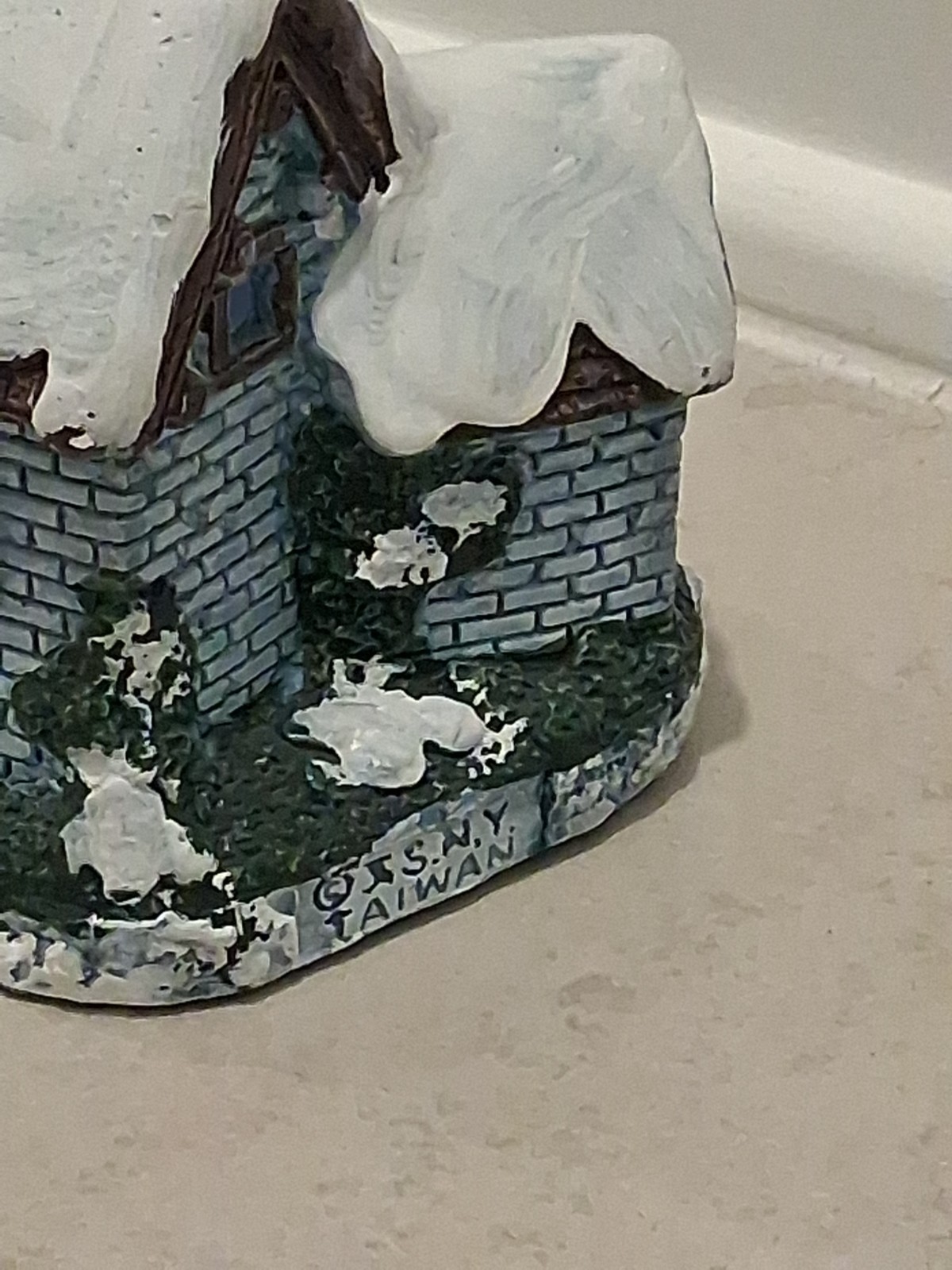 Cottage Charmers Lighted Snowhouse Hand Painted Handcrafted #8181-CC Taiwan