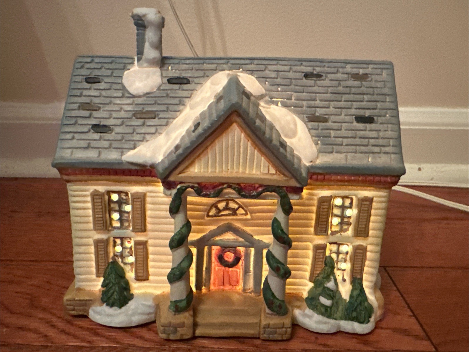 Vintage 1990 Dickensville Christmas Village Lighted House Rex & Lee #DV08