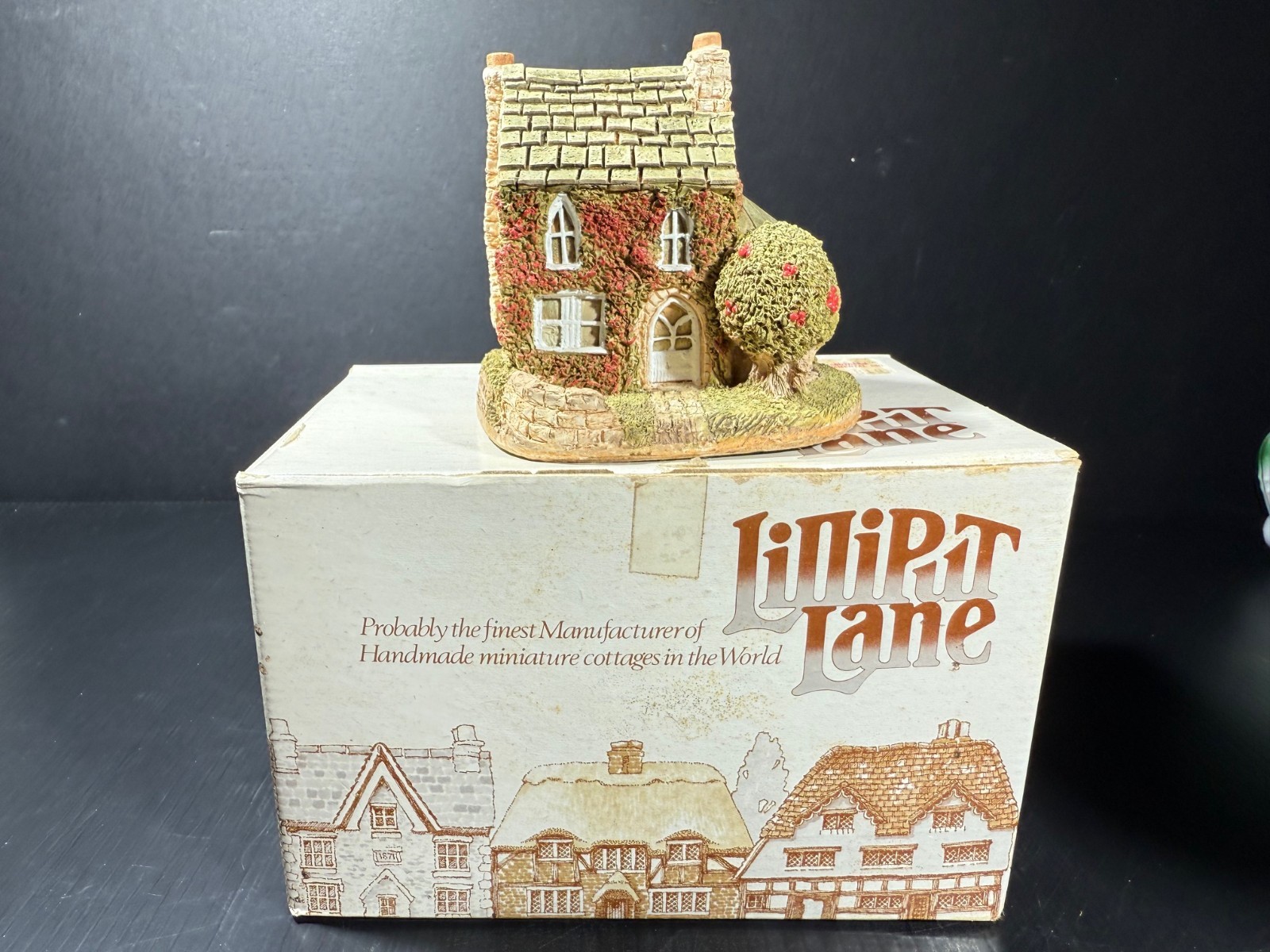 Lilliput Lane “Holly Cottage” Miniature Masterpiece with box United Kingdom