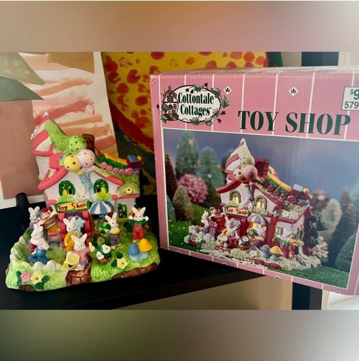 Vintage 2002 Cottontale Cottages – Toy Shop – Porcelain Light-Up House