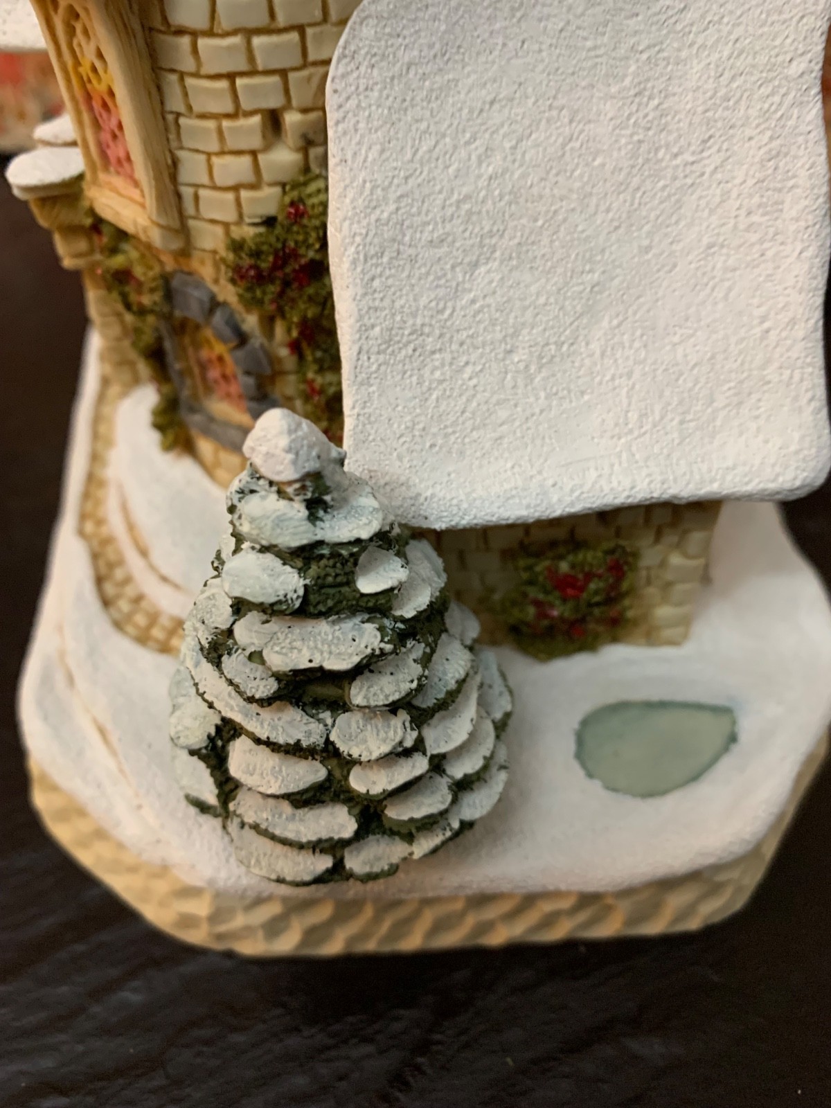 David Winter Uncle Scrooges Christmas Castle British Hand made and Hand Painted