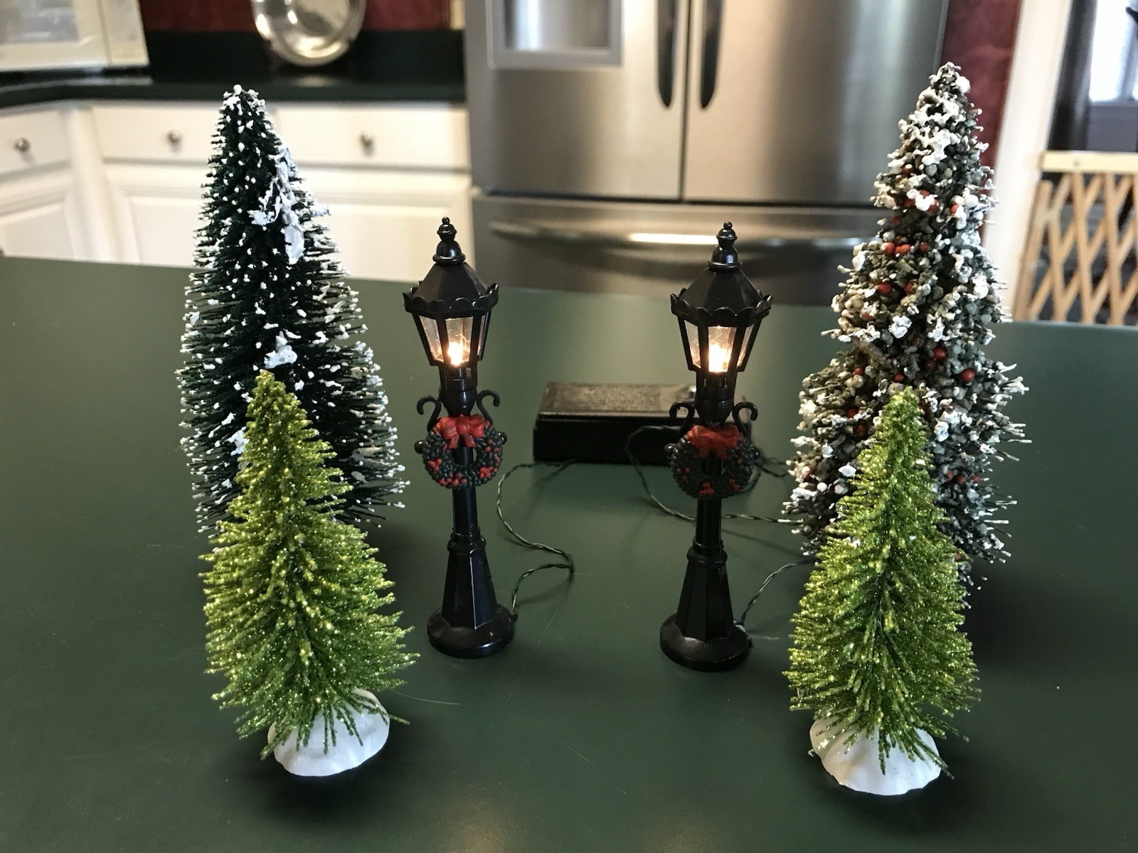 Christmas Village Accessories 2 Lighted Lamp Posts w/Wreaths & 4 Trees Set of 6