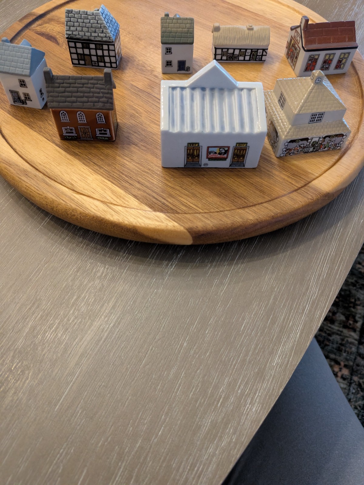 Wade Of England Whimsey-on-Why English Village Miniature Porcelain Set 4
