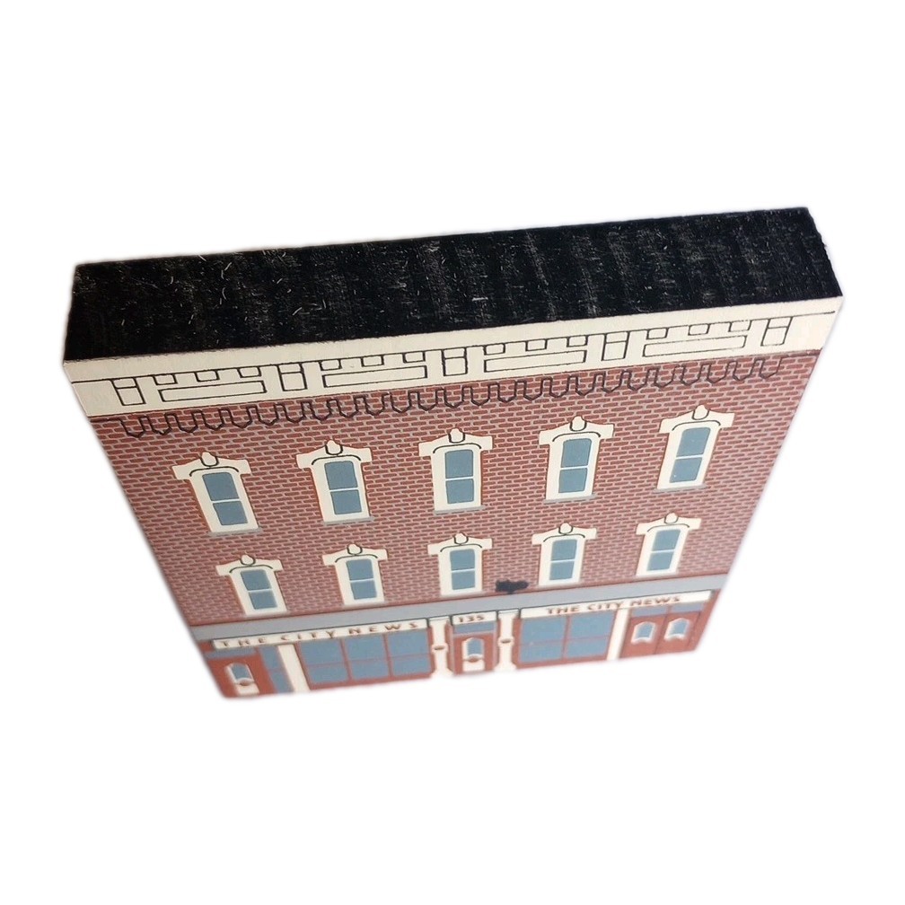 The Cat’s Meow Village 1992 Series 10 – The City News Building Shelf Sitter