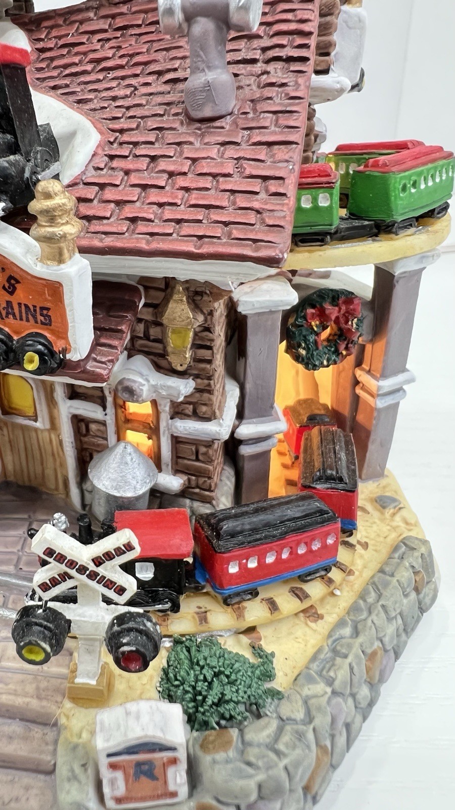 Lemax Caddington Village “Roger’s Model Trains” 35879M Retired 2003 Please Read