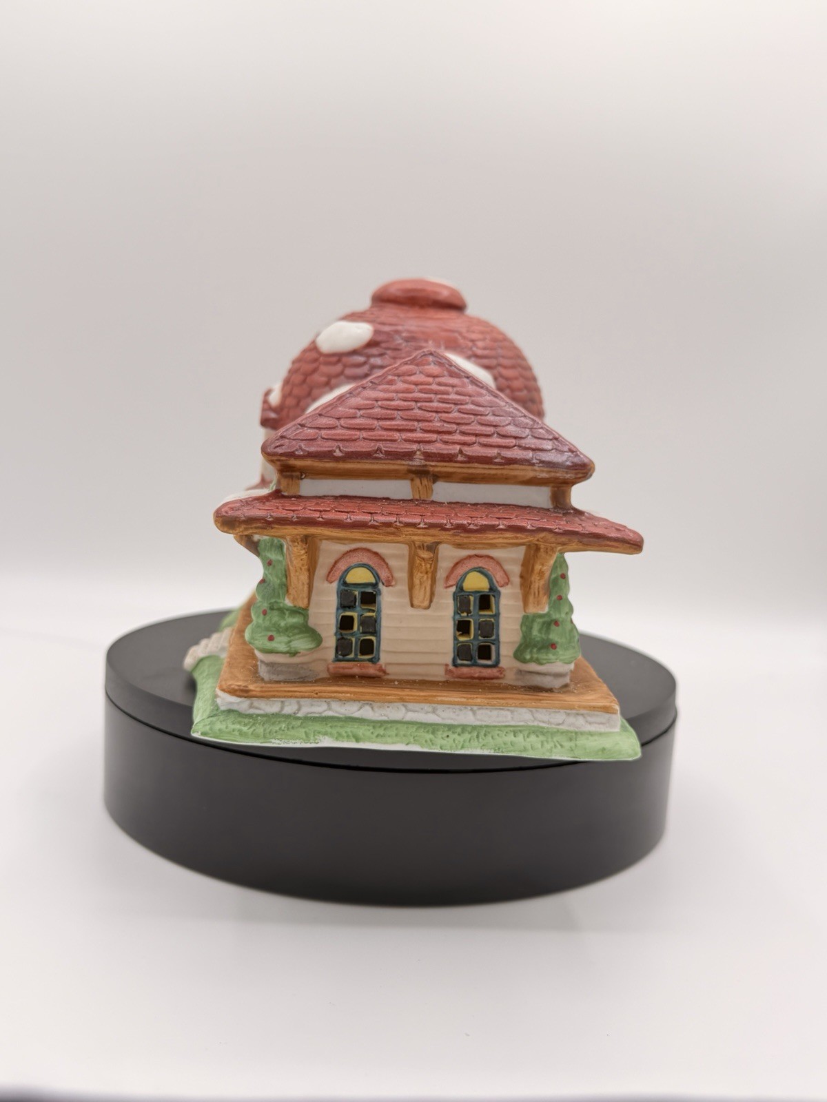 Santa’s Best Train Station 1991 Christmas Village Building – A36(C)