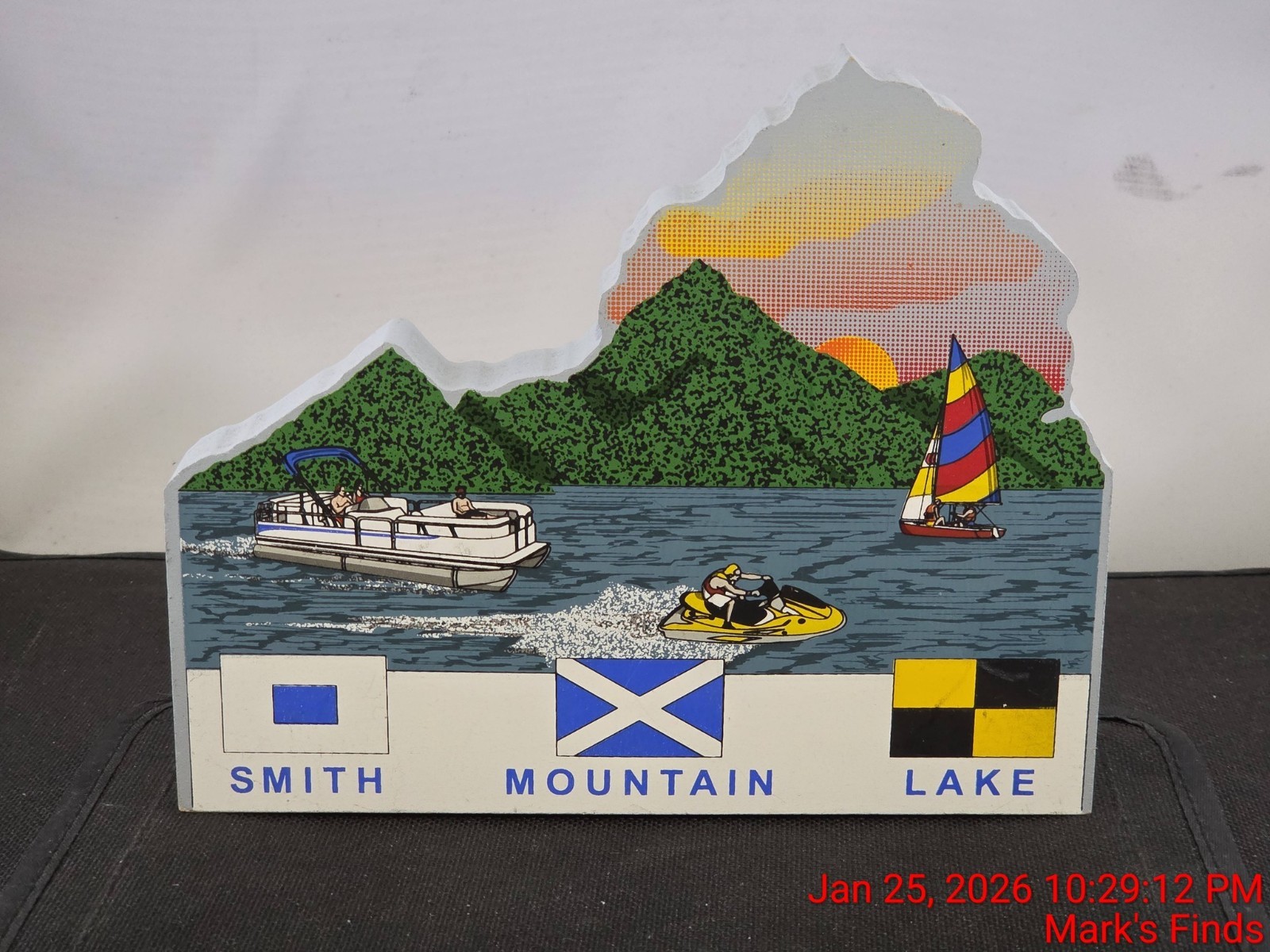 Myhometowne Wooden Shelf Sitter Smith Mountain Lake Virginia 185/200 Rare