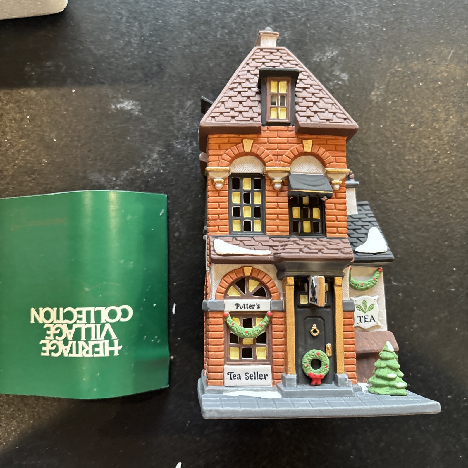 Dept 56 CIC Potters Tea Seller 5880-7 Christmas In The City