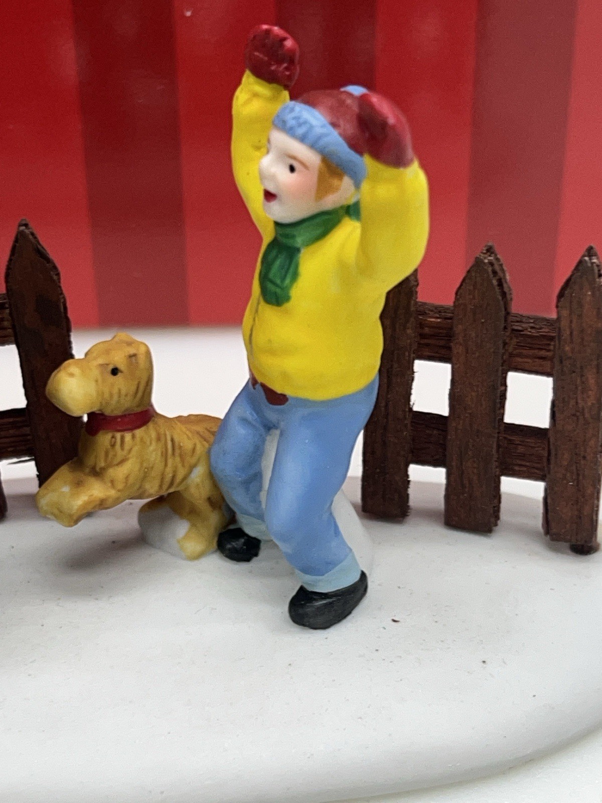 LEMAX “Presents For Pete” Village Accessory In Original Box 1998 Caldor