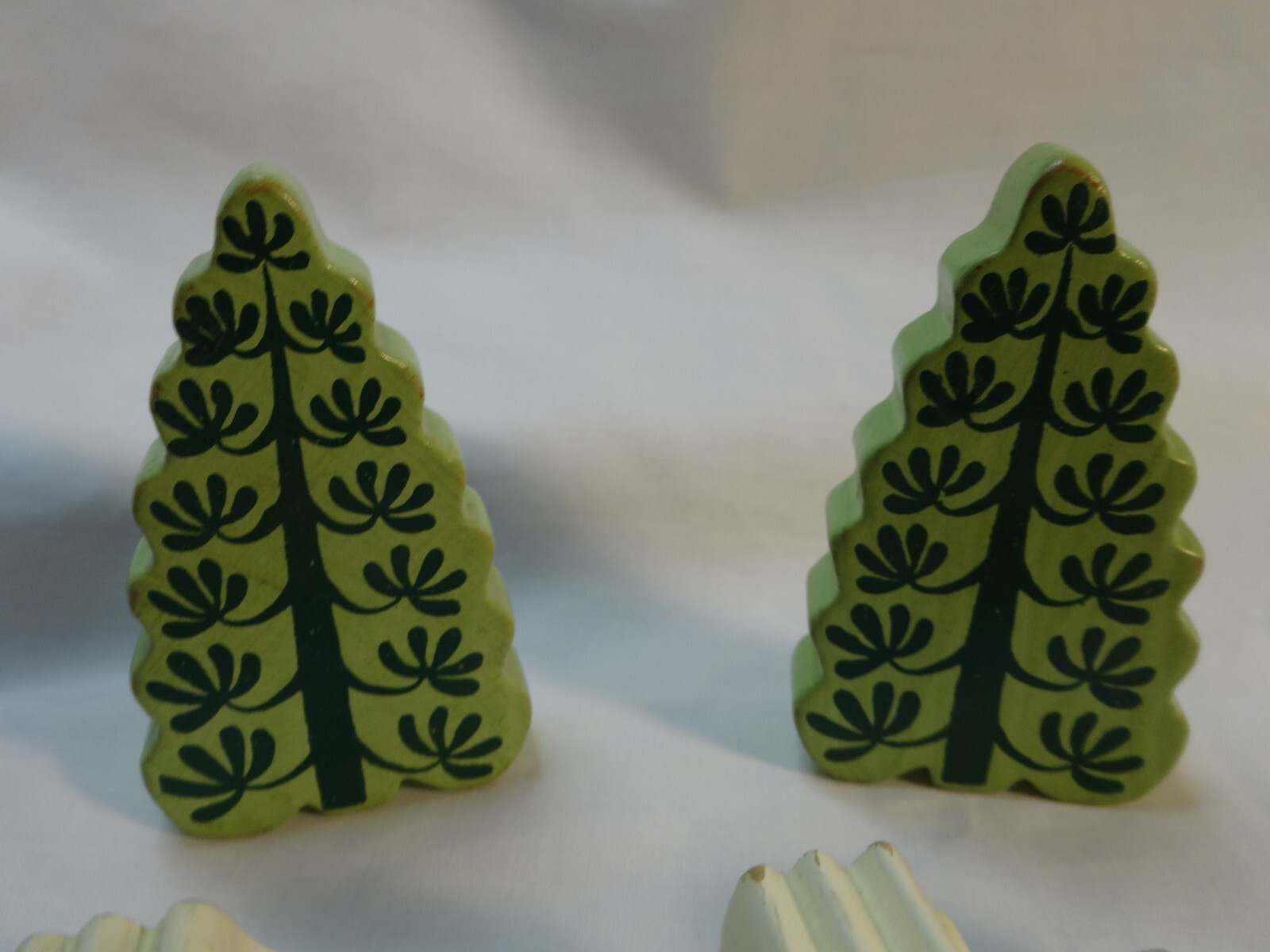 Vtg Whimsical WOOD Painted Village Toy Farm Pieces Chickens Trees 3″