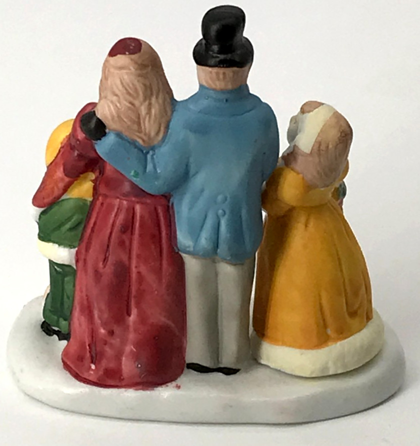 Ceramic Porcelain Christmas Village Carolers and Dog 3″ Long Taiwan