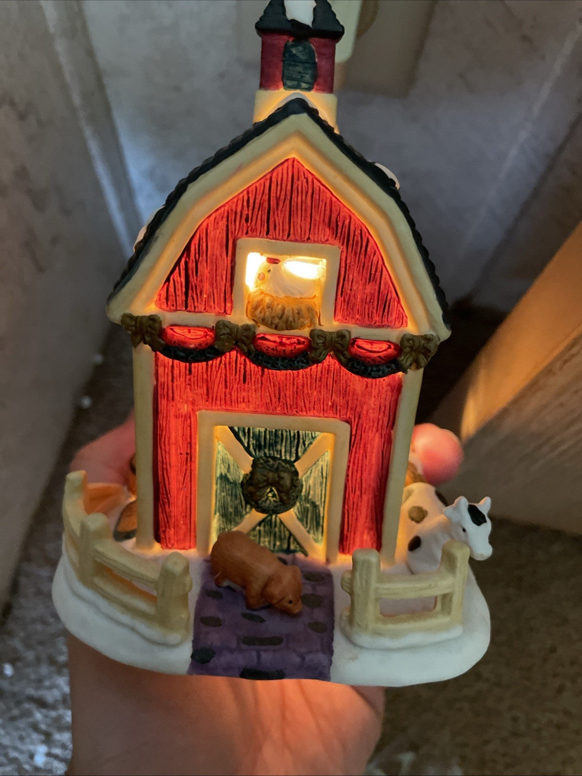 Old Fashioned Christmas LIGHTED RED BARN VINTAGE 1998 VILLAGE CERAMIC