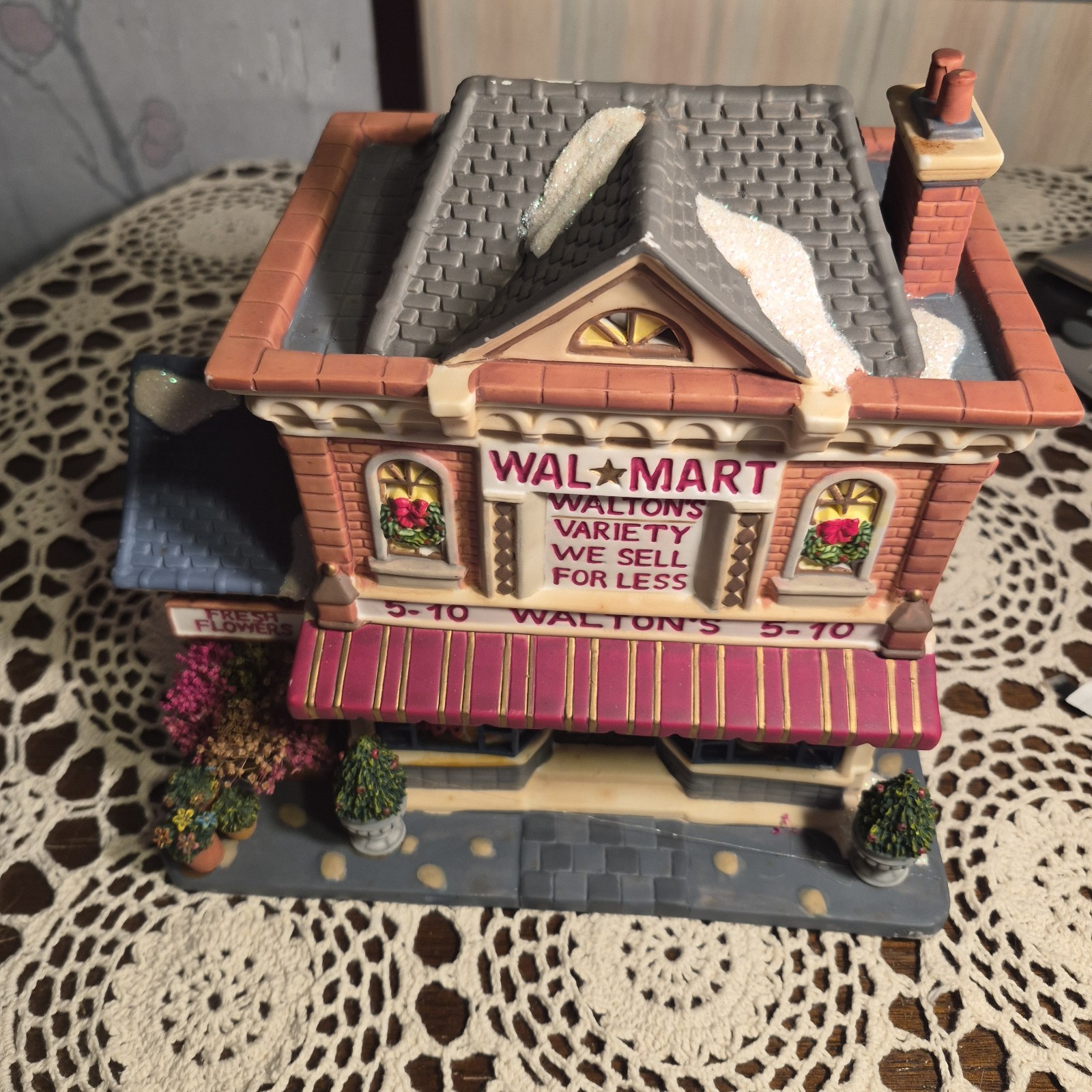 VINTAGE: 2004 WALTON’S CHRISTMAS VILLAGE STORE