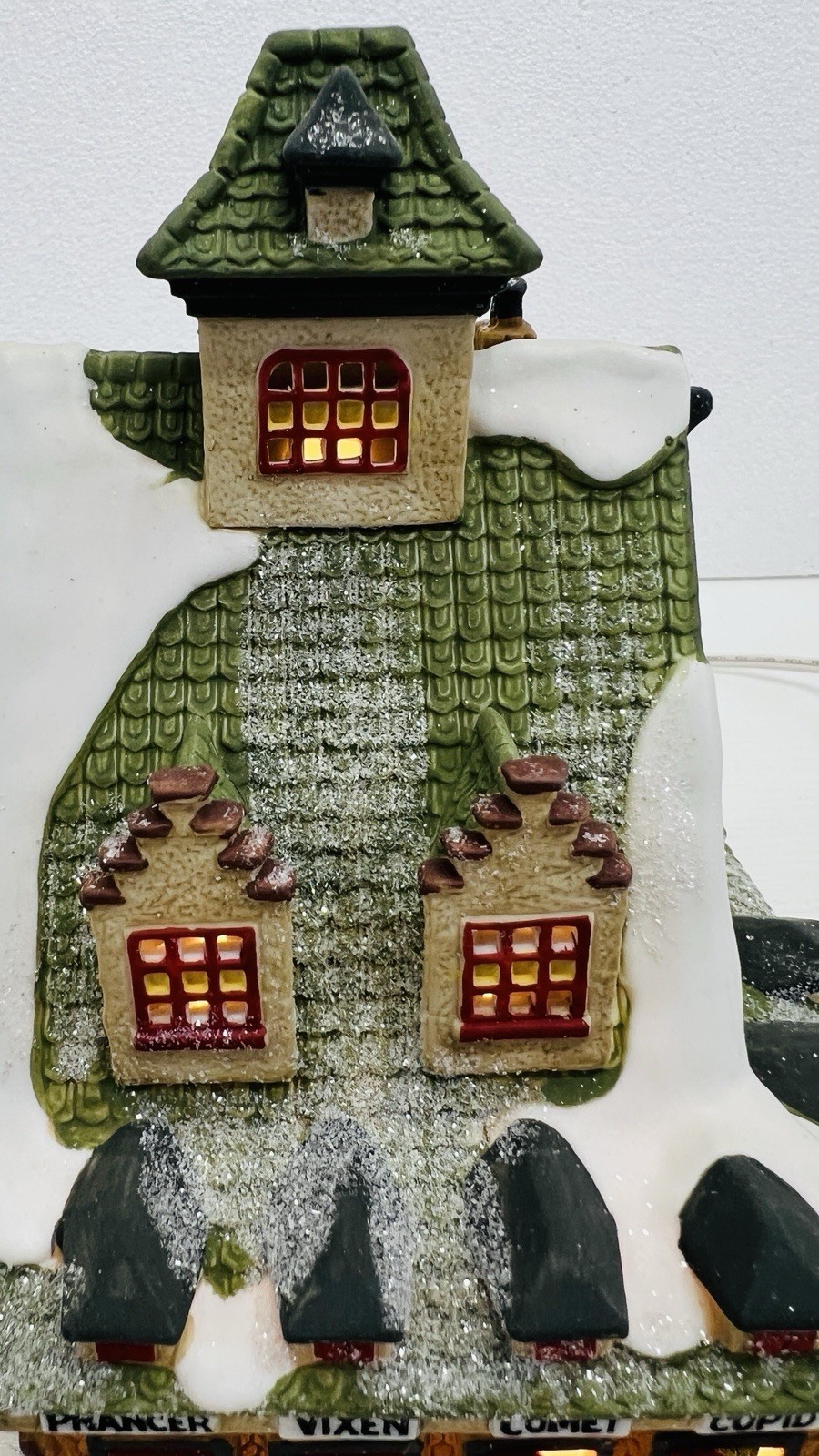 Dept 56 North Pole Series “ Reindeer Barn” Retired 1990 Excellent Condition !