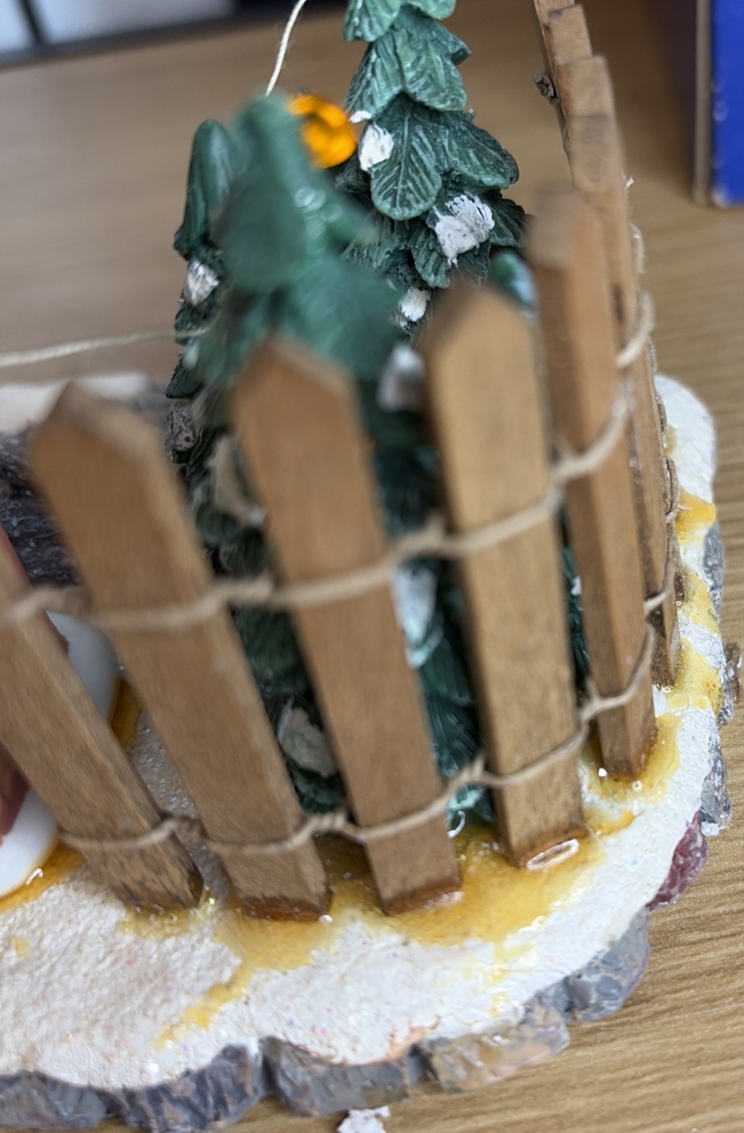Cobblestone Corners Christmas Village Tree Seller In Original Box. Repaired