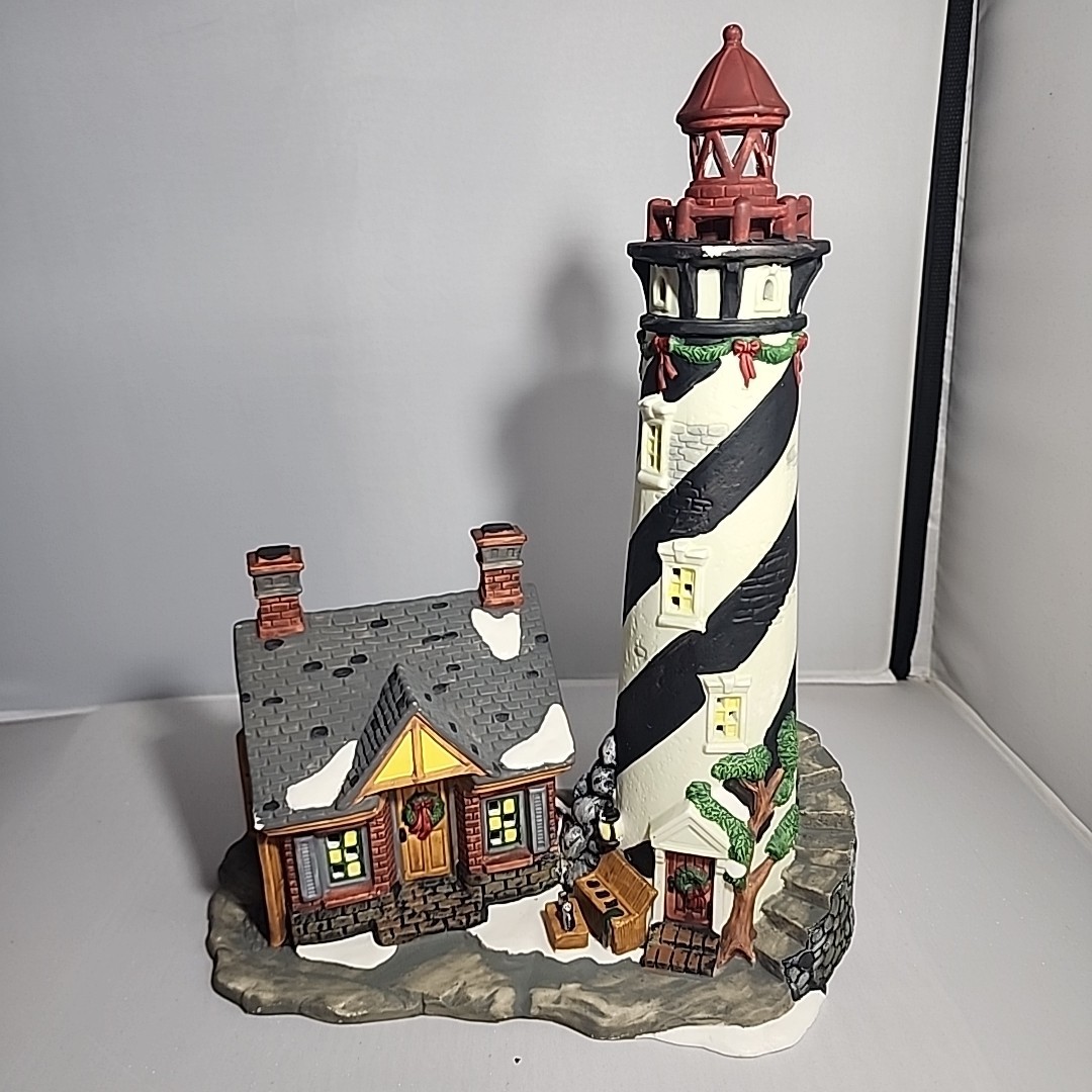 Santa’s Workbench Collection Classic Series Rivergate Lighthouse 2001 no LIght
