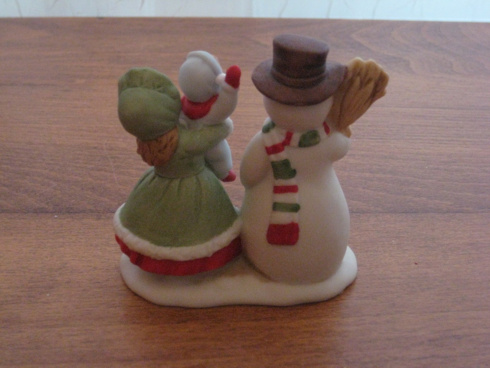 LEFTON COLONIAL VILLAGE SNOWMAN W/ 2 KIDS